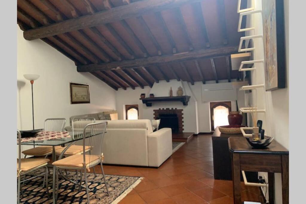 Daisy House: Nice Attic In The Historical Center Salo Ngoại thất bức ảnh